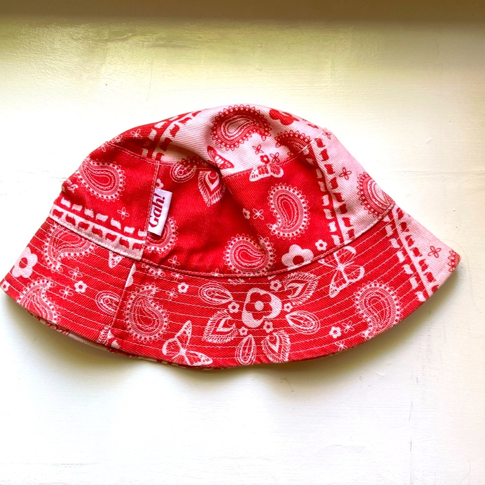 Lisa Says Gah Cotton Bucket Hat Paisley